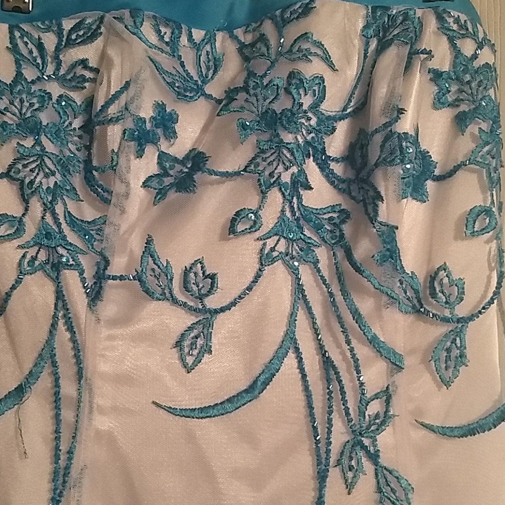 Dress - Picture 3 of 8